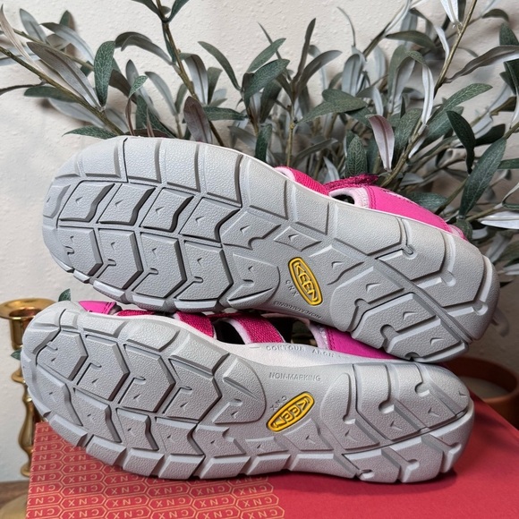 Keen Very Berry Youth Size 6 Seacamp II CNX Water Sandals Comfort Summer Outdoor - Picture 5 of 6